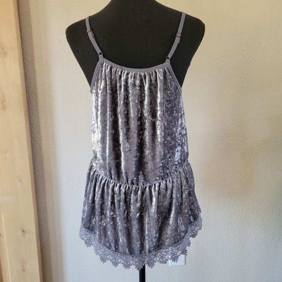 🚨5 for $20🚨 NWOT WEAVERS Grey Faux Velvet Embroidered Lace Speghetti Strap - Picture 4 of 7